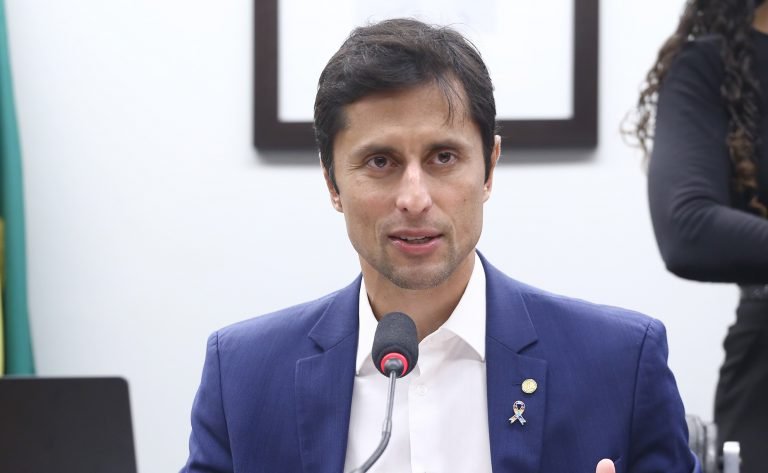 Comissão aprova isenção do Imposto de Renda para pessoas com deficiência e responsáveis legais