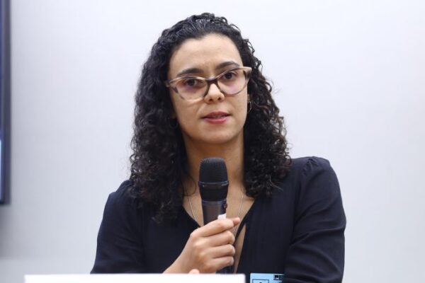 Para debatedores, inteligência artificial pode ajudar idosos a cuidar da saúde Para debatedores, inteligência artificial pode ajudar idosos a cuidar da saúde