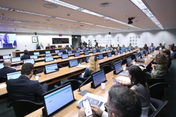 Conselho de Ética sorteia relatores de processos contra André Janones e Gilvan da Federal Conselho de Ética sorteia relatores de processos contra André Janones e Gilvan da Federal