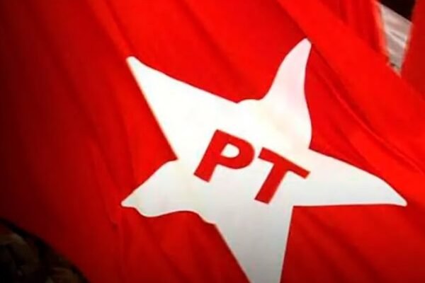 Lula posa para foto com neto de Fidel Castro em evento do PT