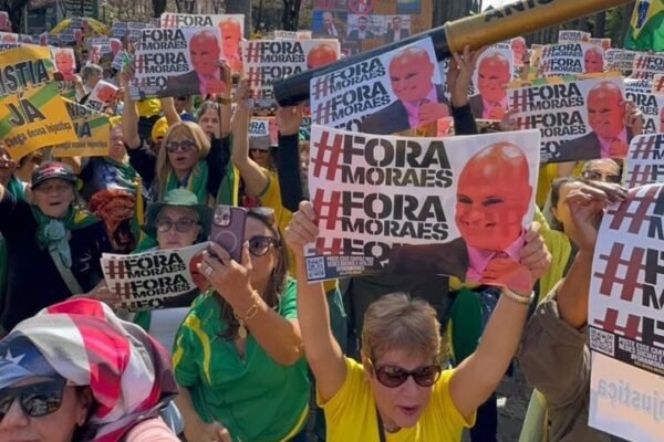 Moraes libera visitas a Bolsonaro; veja lista