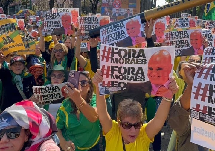 Moraes libera visitas a Bolsonaro; veja lista