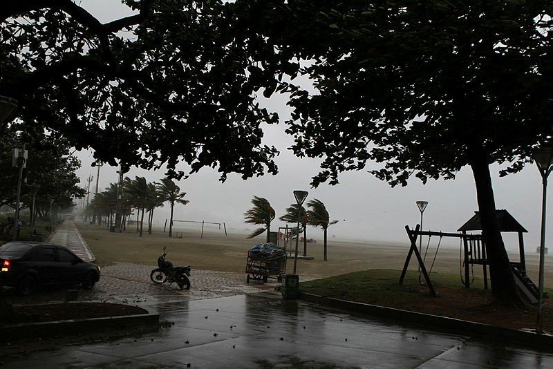 Pancadas de chuva e vento moderado devem atingir a Baixada Santista, diz Defesa Civil; veja a previsão