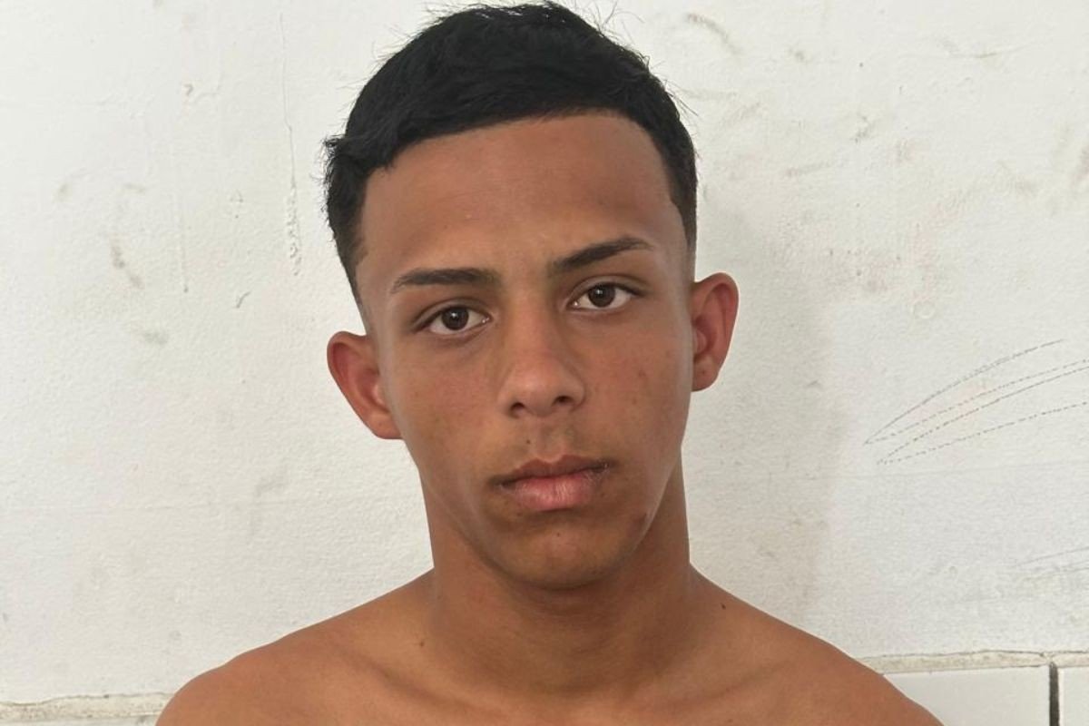 Jovem é preso após chutar mãe e arremessar 5 litros de óleo sobre ela no litoral de SP