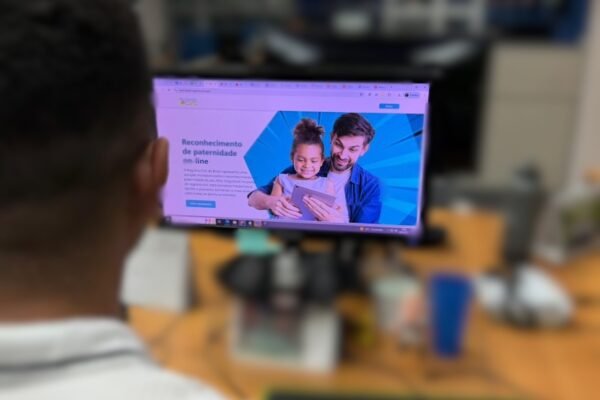 Cartórios de Santos iniciam reconhecimento de paternidade pela internet; veja como