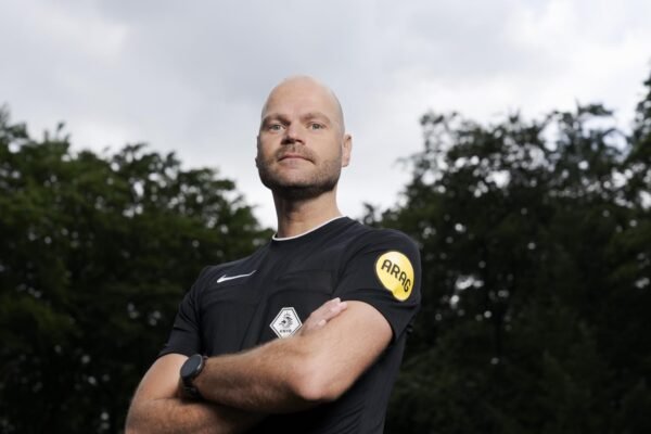 Morre Rob Dieperink, árbitro holandês barrado da Copa do Mundo, aos 38 anos