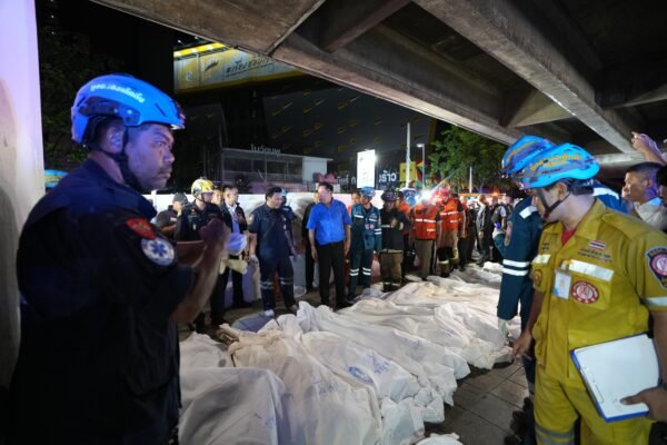 ‘Todo mundo corria, se espremendo’: como incêndio que matou 28 pessoas devastou bar em Bangkok