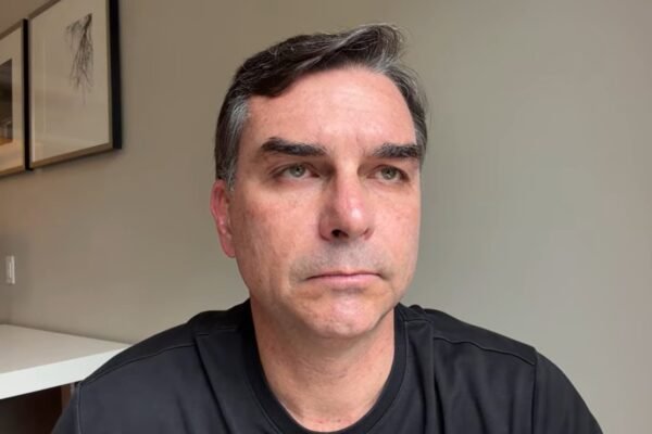 Republicanos nega que tenha fechado apoio a Flávio Bolsonaro e indica neutralidade nas eleições