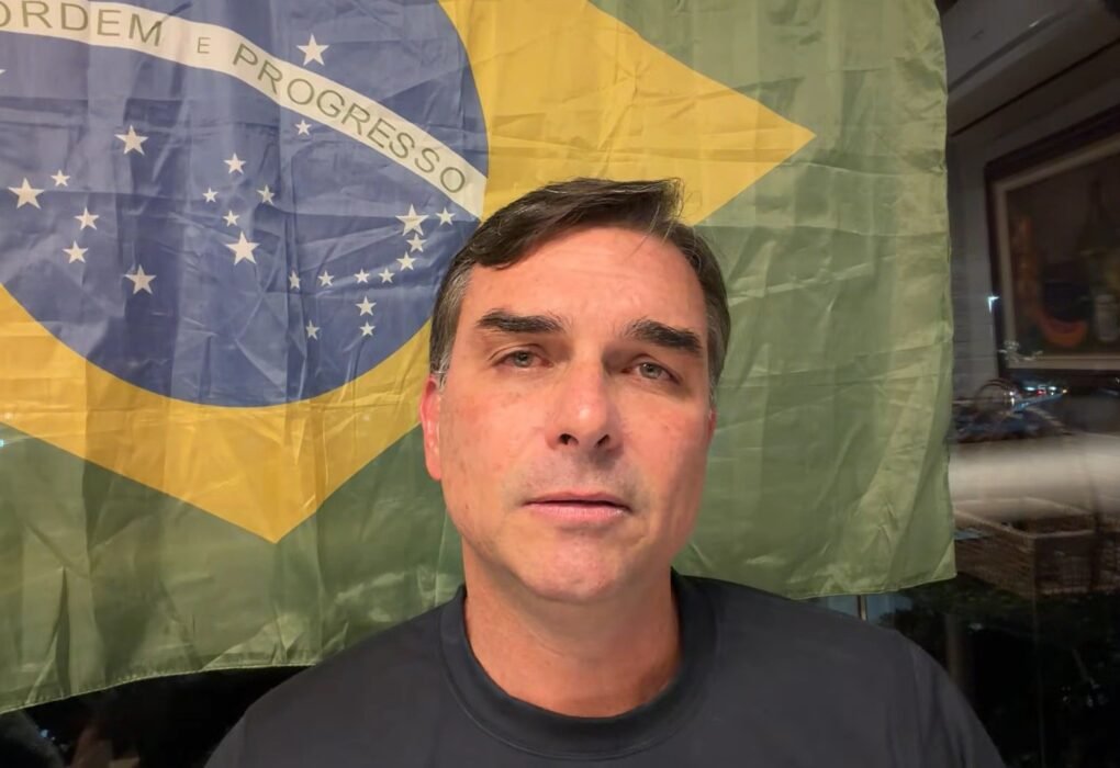 ‘Bolsonaro é quem vai colocar a faixa de presidente em mim’, diz Flávio sobre a possibilidade de vencer as eleições