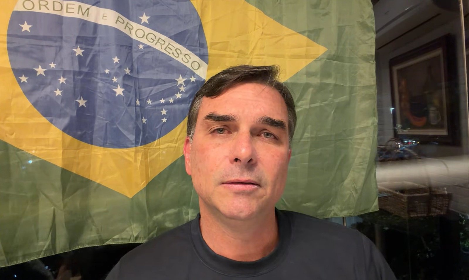 ‘Bolsonaro é quem vai colocar a faixa de presidente em mim’, diz Flávio sobre a possibilidade de vencer as eleições