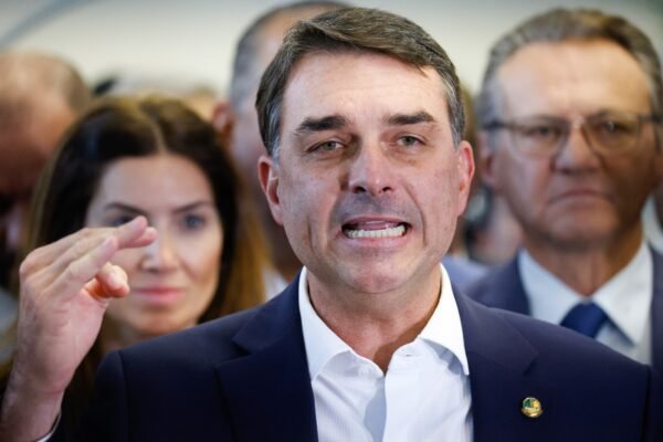 PP e União Brasil não devem apoiar Flávio Bolsonaro nas eleições presidenciais