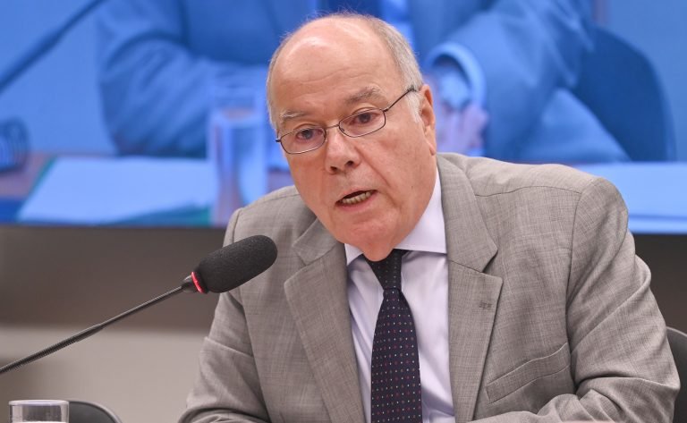 Mauro Vieira explica classificação de facções como terroristas em audiência na quarta