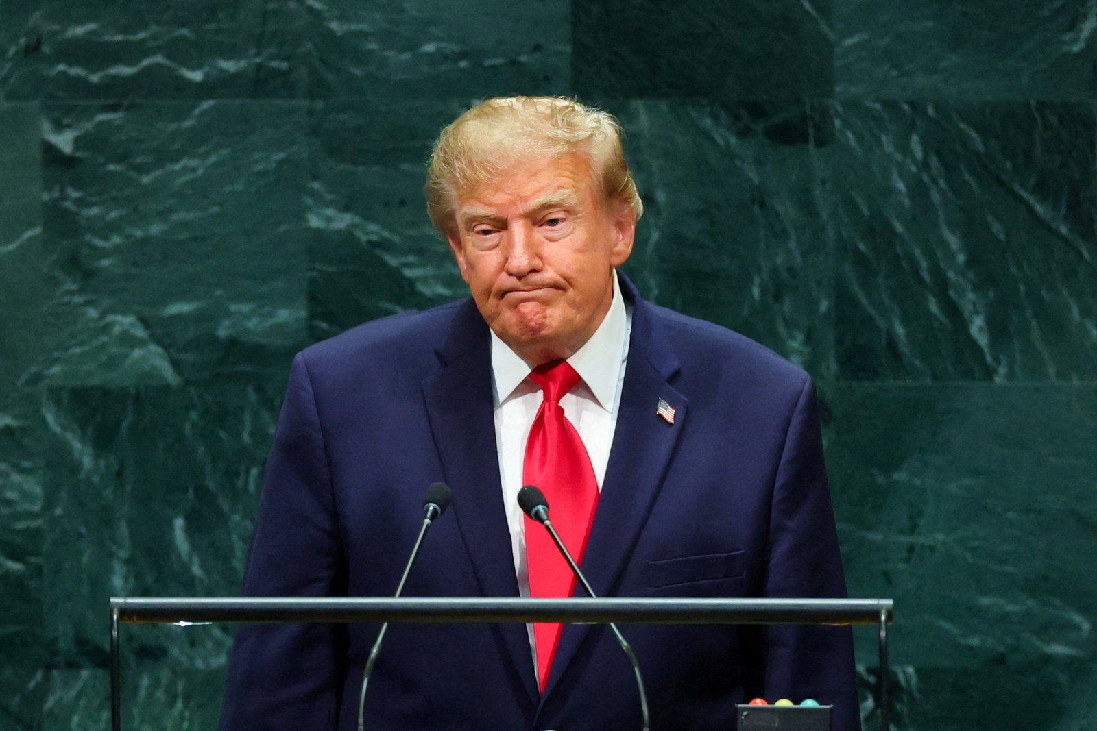 Trump chama de ‘inimigo’ quem usar termo ‘IA’ em vez de ‘superinteligência’