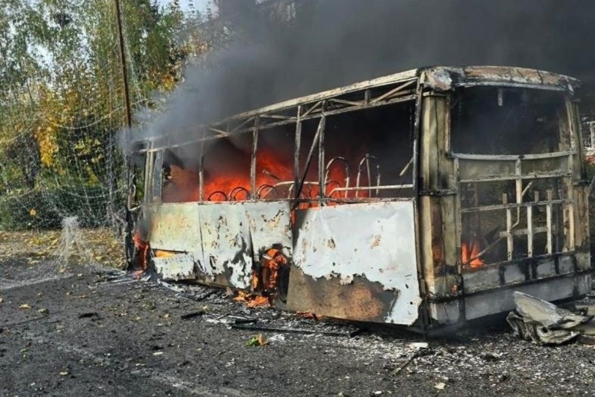 Ataque russo contra ônibus na Ucrânia deixa 30 mortos
