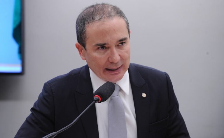 Projeto proíbe anúncios em planos pagos de streaming contratados sem publicidade