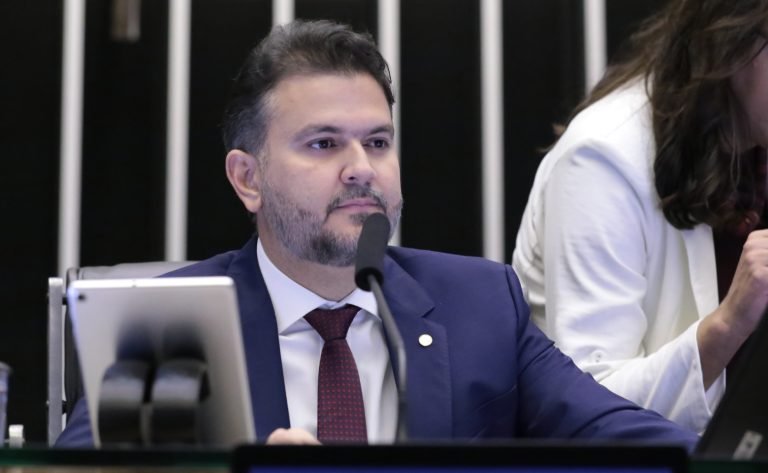 Projeto inclui a motivação política como causa de aumento de pena