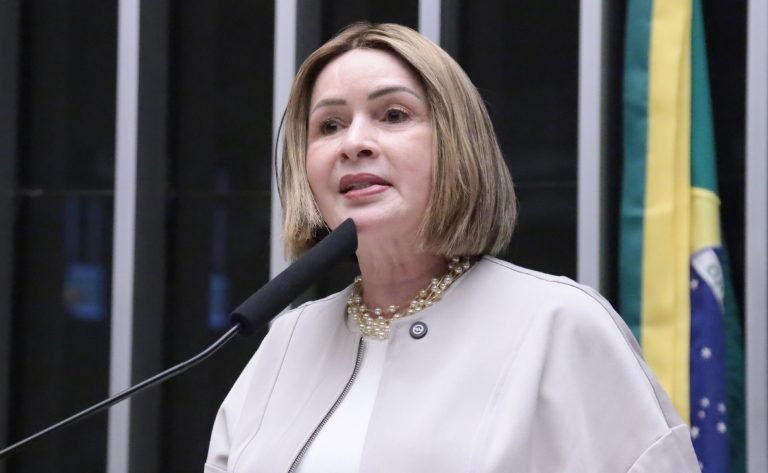 Projeto proíbe preço maior para mulheres em produtos equivalentes aos oferecidos ao público masculino