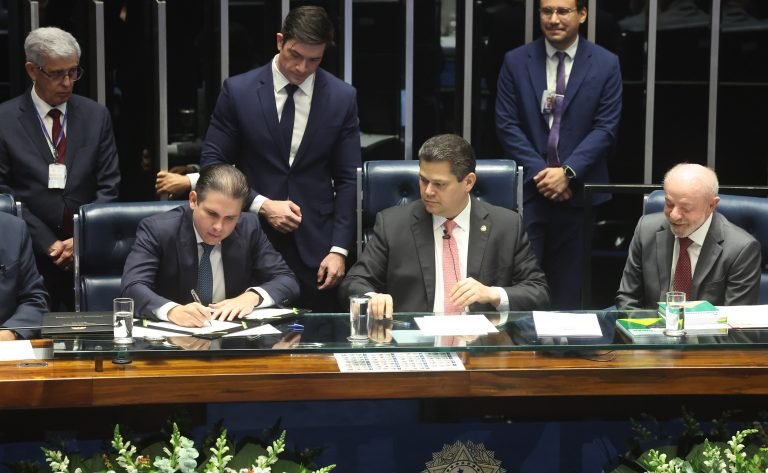 Congresso promulga aposentadoria especial para agentes de saúde e de combate a endemias